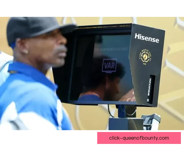 2025年世俱杯引入全新半自动越位识别技术提升比赛公平性